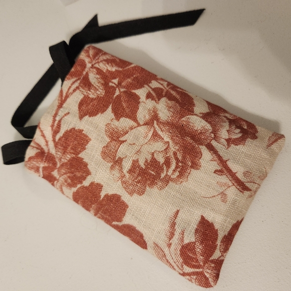 Gucci Pouch - Picture 2 of 4